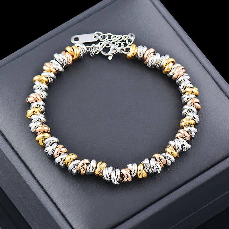 Damenarmband aus Edelstahl, dreifarbig, Knoten-Design, modisch, elegant, Schmuckaccessoire.