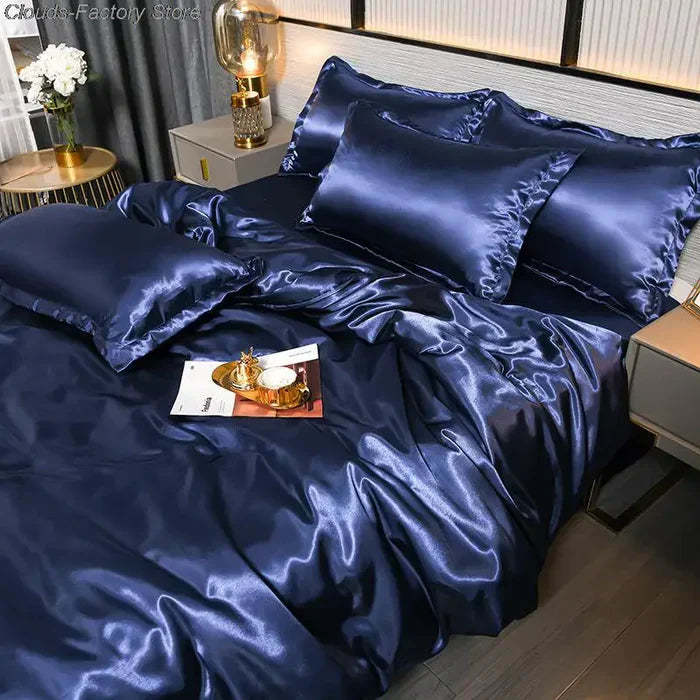 Luxuriöse dunkelblaue Satin-Bettwäsche-Set, glänzend, elegant, Schlafzimmer-Dekor, Kissenbezüge.