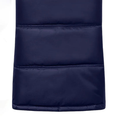 Dunkelblauer Daunenmantel, gesteppt, warm, Winterbekleidung, modisch, isoliert, elegant.