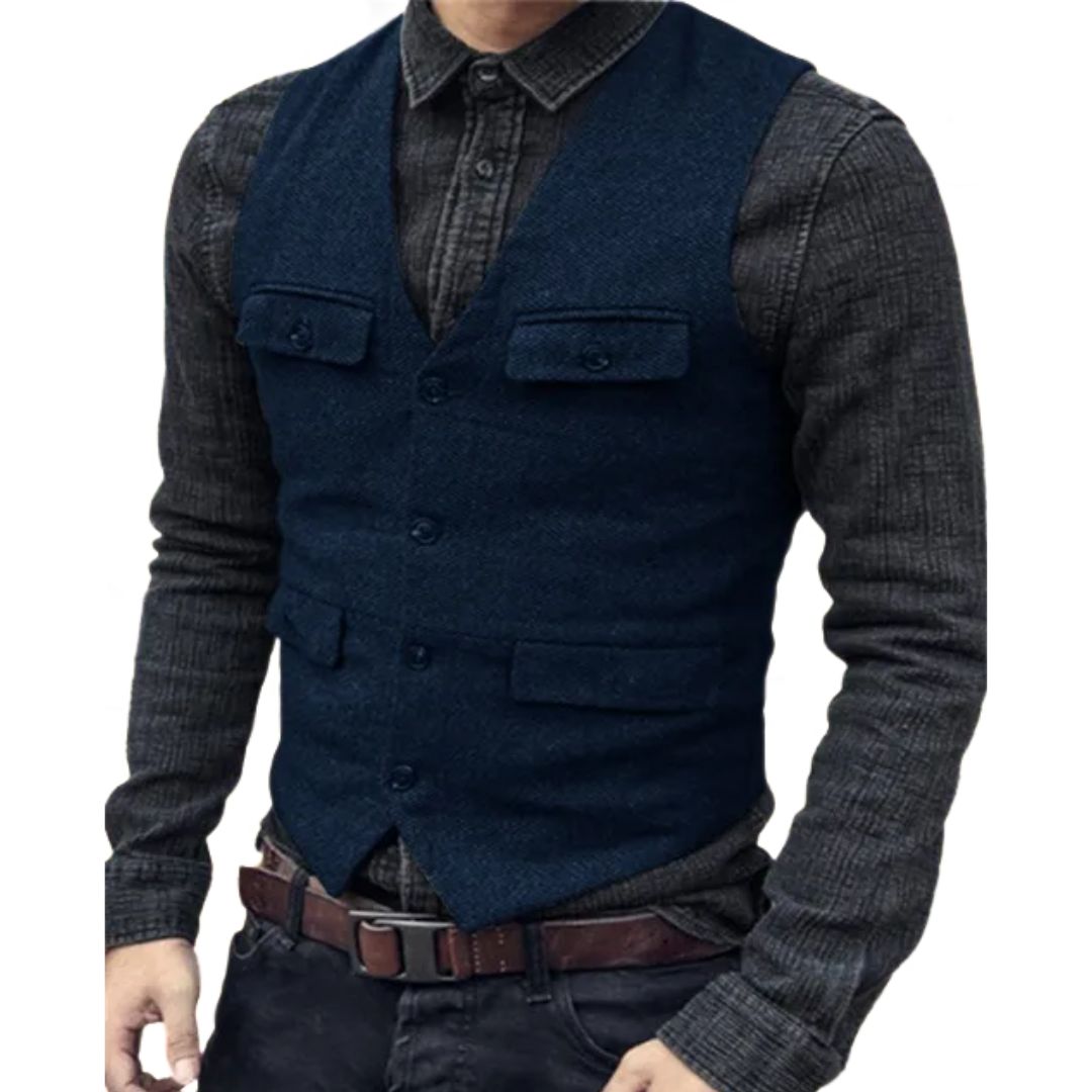 Mann in dunkelblauer Weste und grauem Hemd, Freizeitmode, Herrenbekleidung, stilvoller Look.