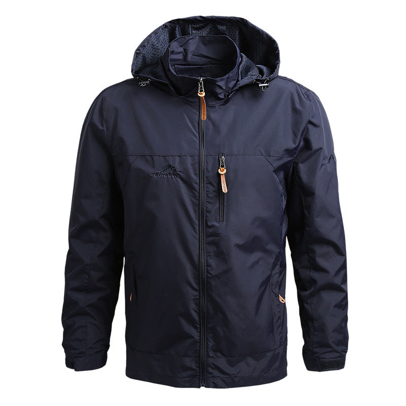 Dunkelblaue Herrenjacke mit Kapuze, Reißverschluss, wasserabweisend, Outdoor-Bekleidung.