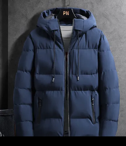 Dunkelblaue Daunenjacke mit Kapuze, Reißverschlusstaschen, Wintermode, Herrenbekleidung.