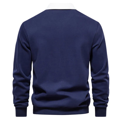 Dunkelblauer Herrenpullover mit weißem Kragen, langärmelig, aus Baumwolle, Rückansicht.