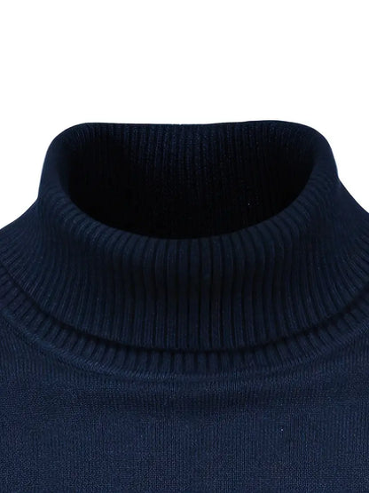 Dunkelblauer Rollkragenpullover aus Baumwolle, elegantes Design, Herbstmode für Damen.