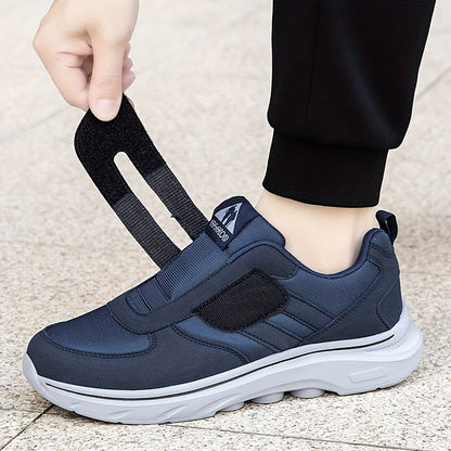 Dunkelblauer Sneaker mit Klettverschluss, bequeme Sportschuhe für Herren, rutschfeste Sohle.