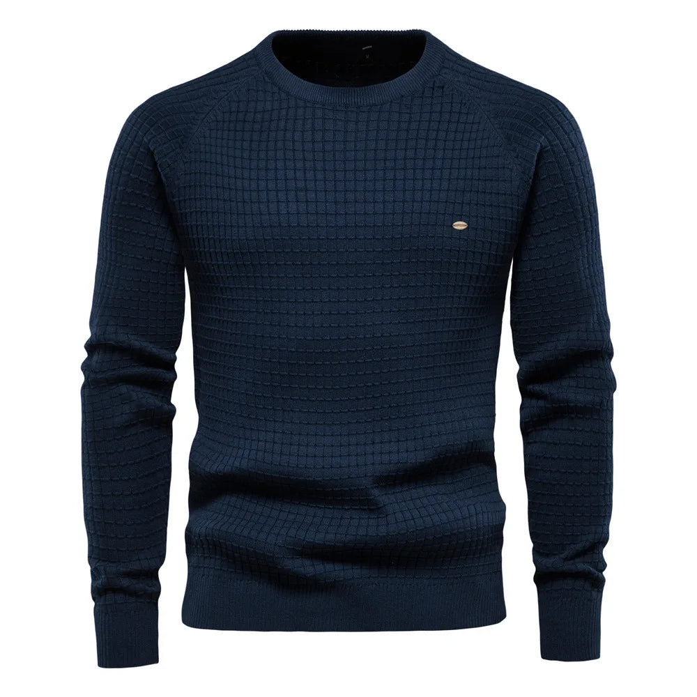 Dunkelblauer Herrenpullover, Strickmuster, Rundhalsausschnitt, Baumwolle, modisch, elegant.