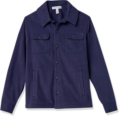 Dunkelblaue Herrenjacke aus Fleece mit Knöpfen und Brusttaschen, modisch und warm.