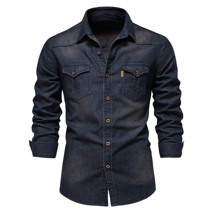 Dunkelblaues Jeanshemd für Herren, langärmelig, mit Knopfleiste und Brusttaschen.