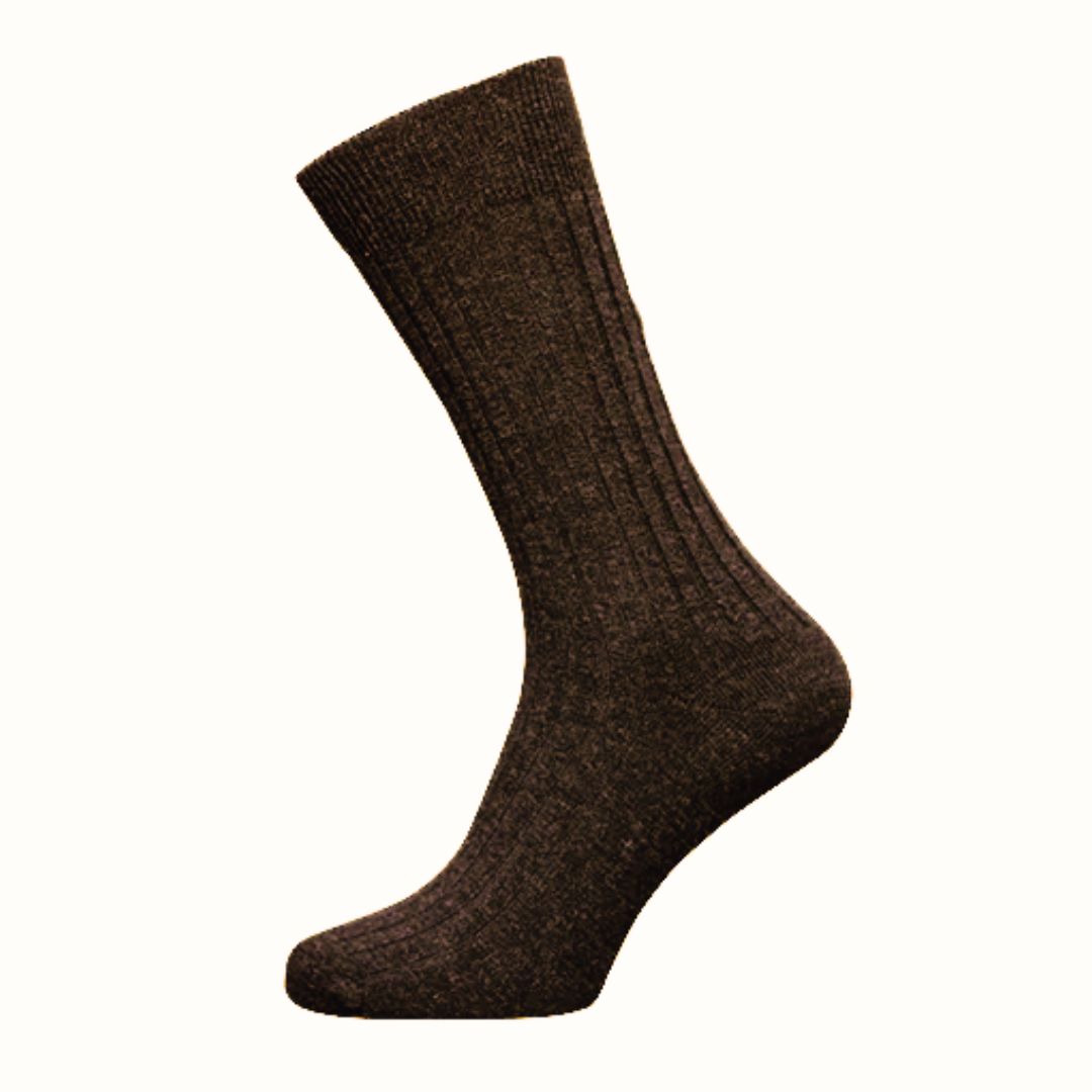 Braune Wollsocke, knöchelhoch, geripptes Design, warme Winterbekleidung, unisex.