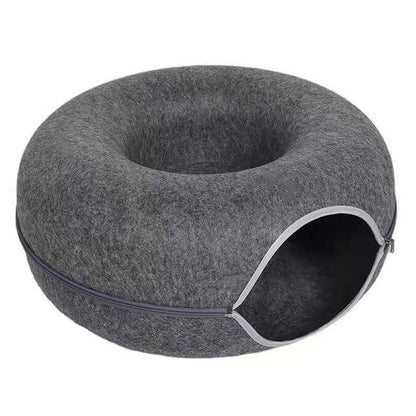 Dunkelgraues Katzenbett aus Filz, rund, mit Eingang, gemütlich, modernes Design.