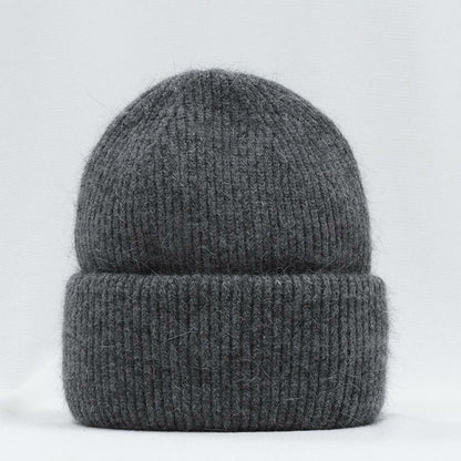 Dunkelgraue Strickmütze aus Wolle, warm und stilvoll, ideal für Wintermode.