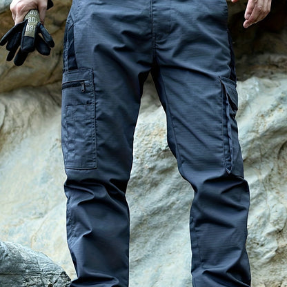 Graue taktische Hose mit Seitentaschen, Outdoor-Bekleidung, robuste Materialien.