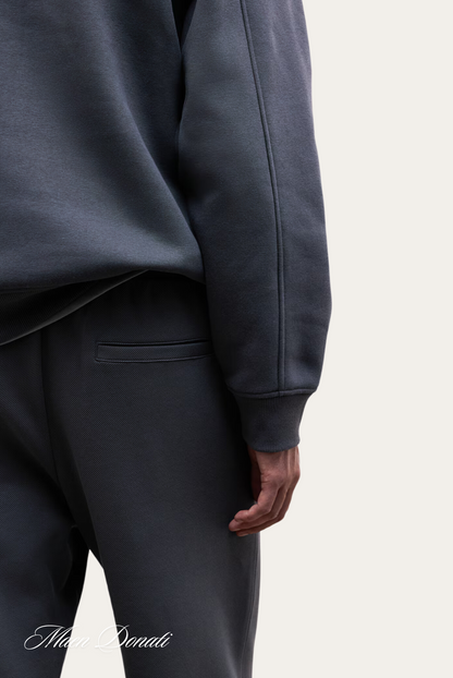 Dunkelgrauer Herren-Sweatshirt und Jogginghose aus Baumwolle, lässige Mode.