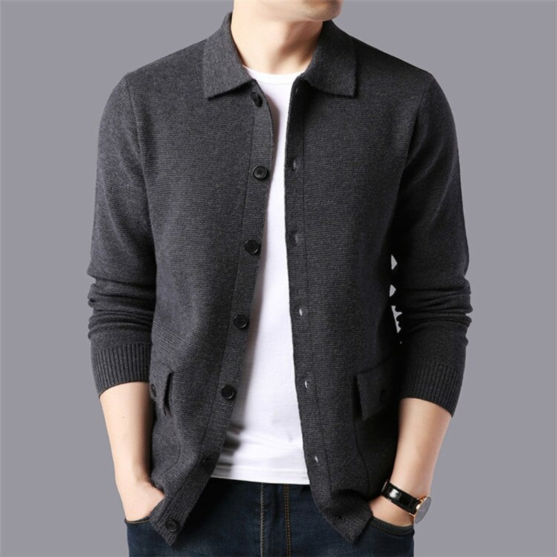 Dunkelgrauer Herren-Cardigan, Knopfleiste, Baumwolle, lässig, modisch, Herbstmode.