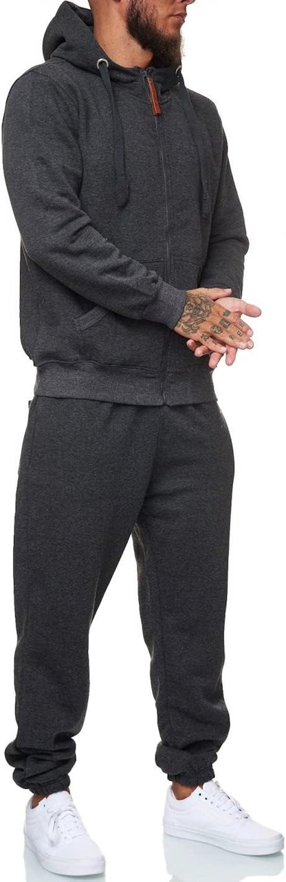 Dunkelgrauer Herren-Trainingsanzug, Kapuzenpullover und Jogginghose, sportlich, bequem.