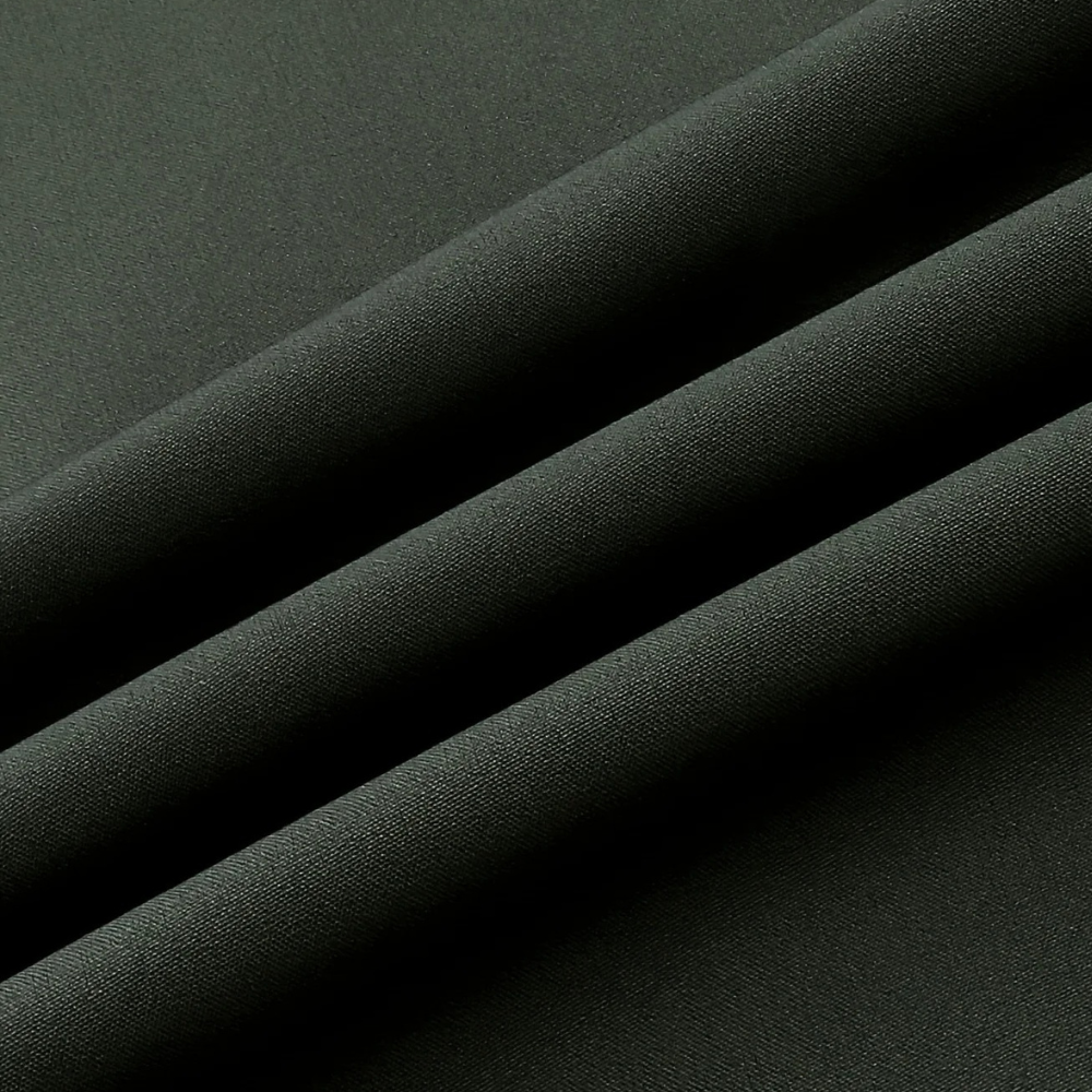 Dunkelgrüner Stoff, Nahaufnahme, weiche Textur, ideal für Herrenmode, Kapuzenjacken.