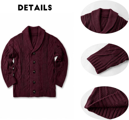 Bordeauxfarbener Strickcardigan mit Schalkragen, Knöpfen und Zopfmuster-Details für Herren.