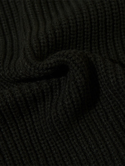 Schwarzer Strickstoff, gerippt, Nahaufnahme, Textur, Mode, Bekleidungsmaterial, Detailansicht.