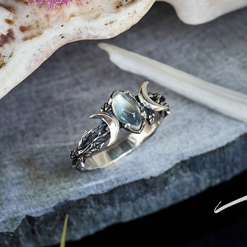 Silberring mit Mondstein, Mondphasen-Design, handgefertigt, Schmuck für Damen, Boho-Stil.