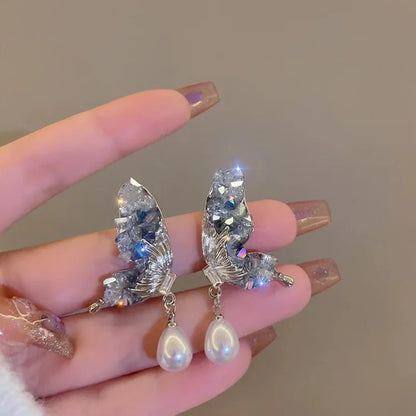 Schmetterling Ohrringe mit Perlen, silber, funkelnd, modisch, Damen Schmuck, elegant.