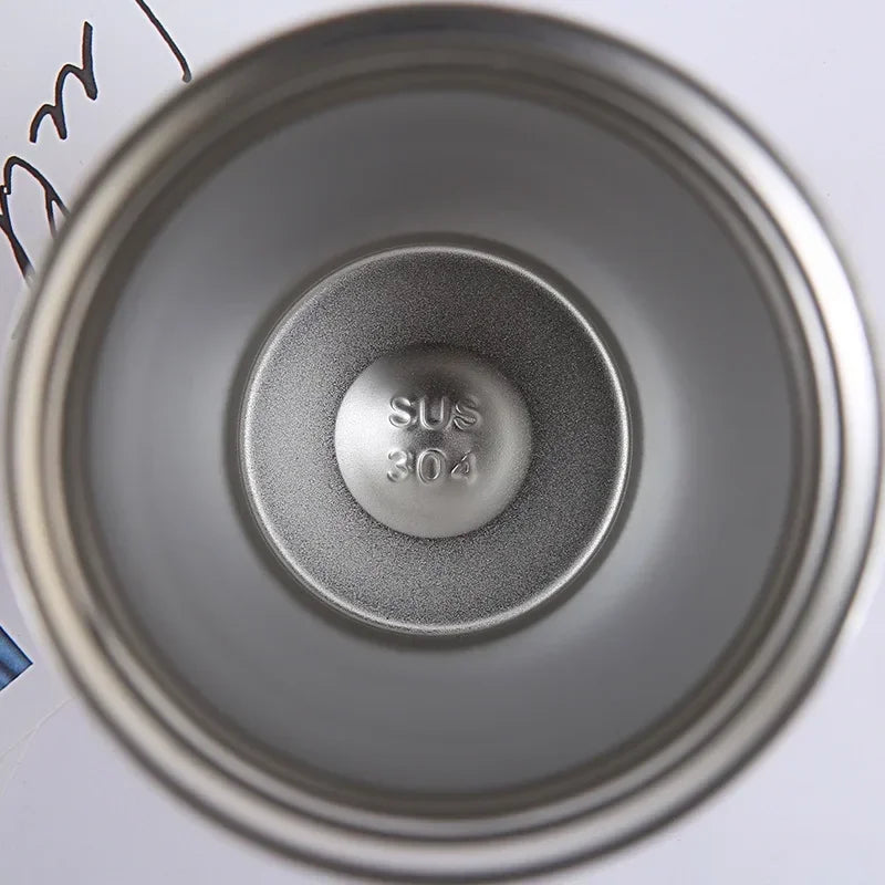 Edelstahlbecher SUS 304, silber, langlebig, rostfrei, ideal für Getränke, Innenansicht.