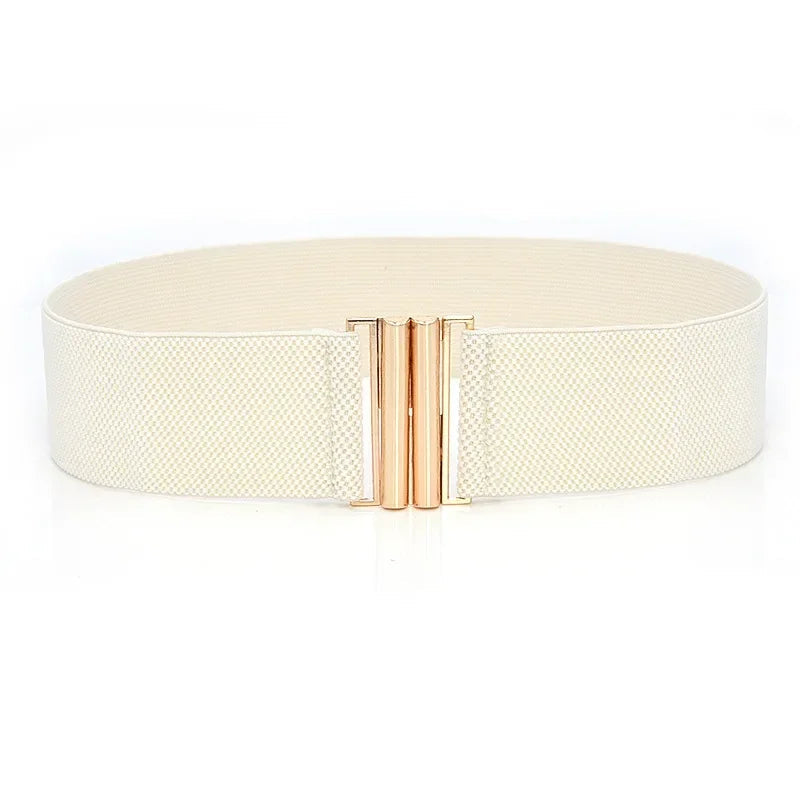 Breiter weißer elastischer Gürtel mit goldener Schnalle, modisches Accessoire für Damen.