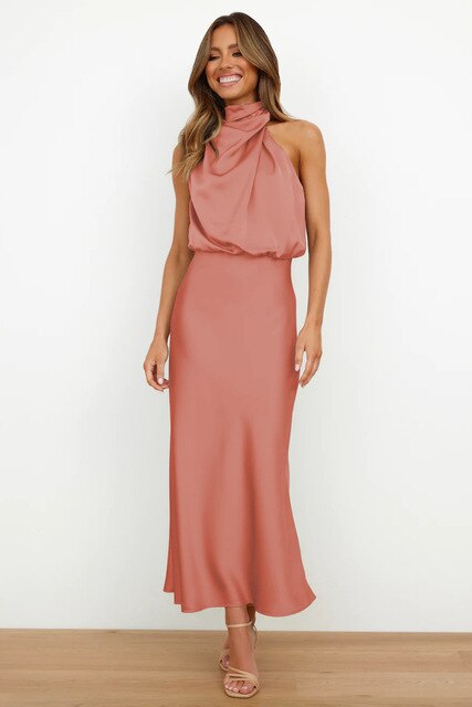 Frau in eleganter, ärmelloser, rosa Abendkleid, bodenlang, modisch, 2023, Party, Hochzeit.