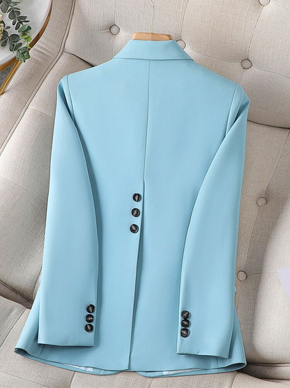 Hellblauer Blazer für Herren, elegantes Design, hochwertige Knöpfe, stilvolle Herrenmode.