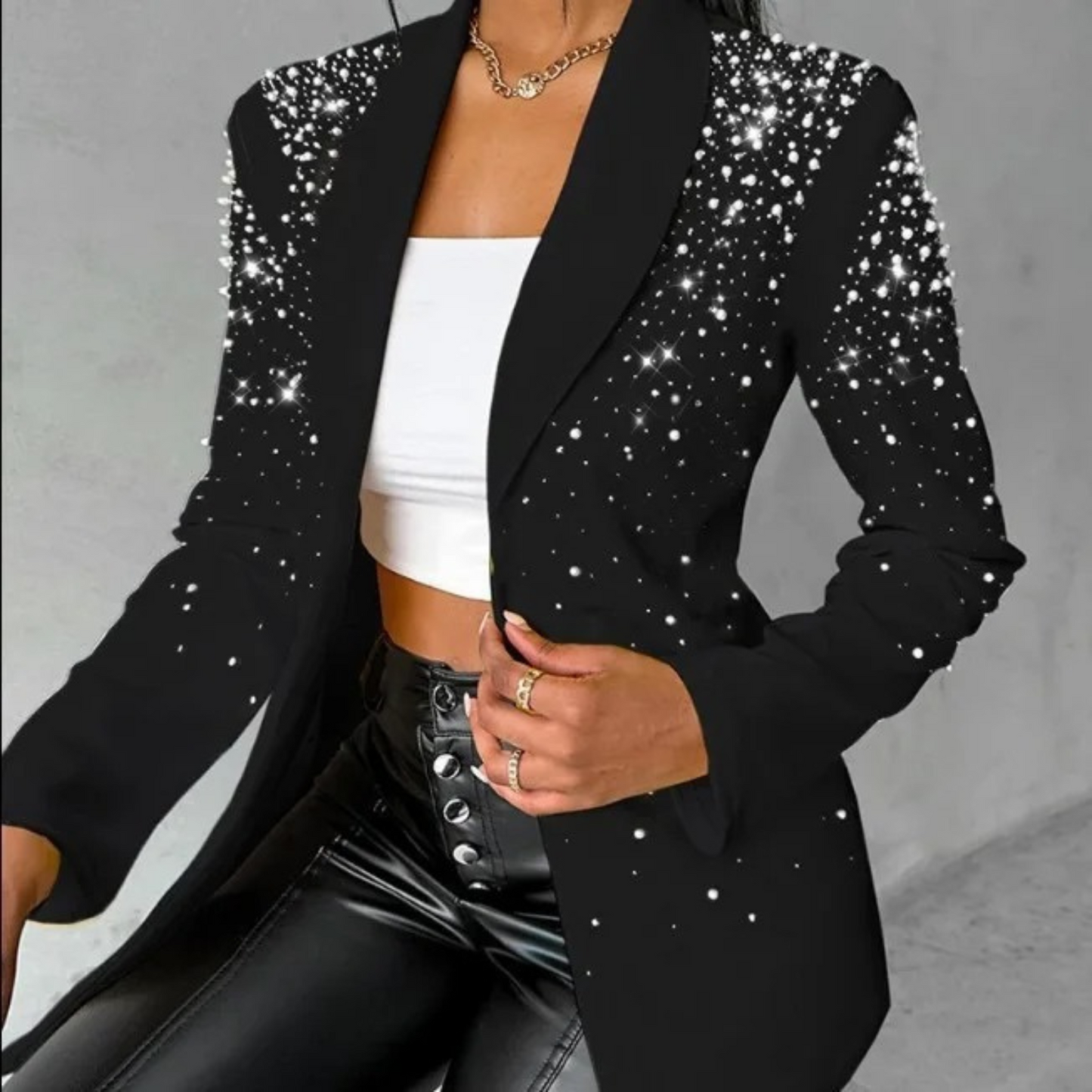Damenblazer mit Perlen, schwarz, elegant, modisch, für Abendveranstaltungen, stilvoll.