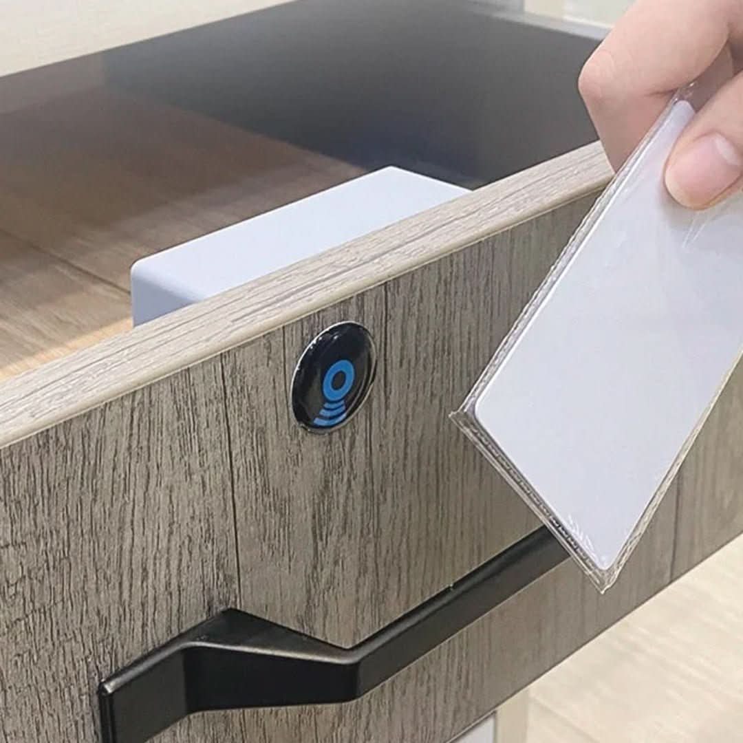 Elektronisk laddanslutning med osynlig sensorstyrning - Vaultin