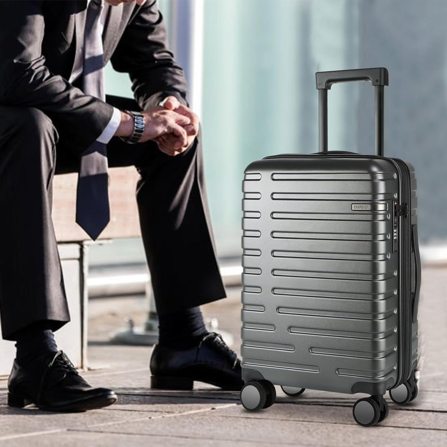 Expandbar hård resväska med spinnerhjul och TSA-lås