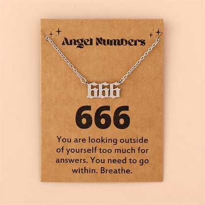 Silberne Halskette mit "666" Anhänger auf brauner Karte, Engelszahlen Schmuck, Geschenkidee.