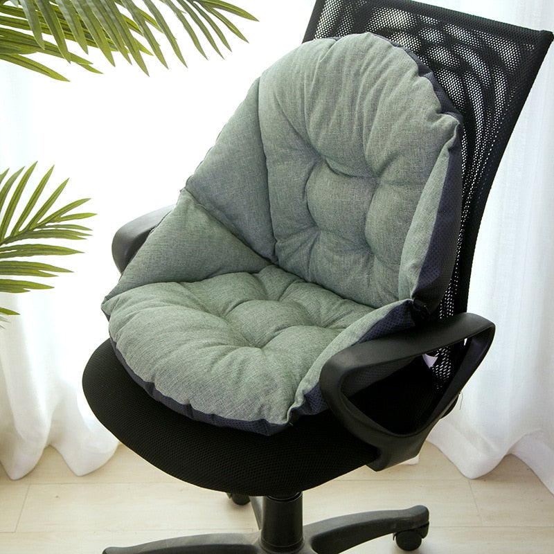 Ergonomisches graues Sitzkissen auf Bürostuhl, bequemes Design, ideal für Rückenschmerzen.