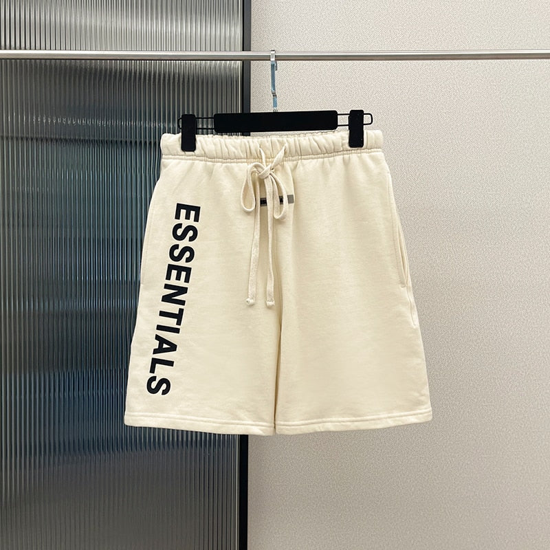 Cremefarbene Essentials-Shorts aus Baumwolle mit Kordelzug, lässige Herrenmode.