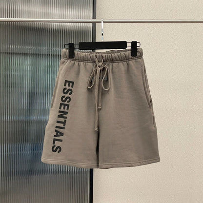 Graue Essentials-Shorts, Baumwolle, Kordelzug, Herrenmode, Freizeitkleidung, Sommer.