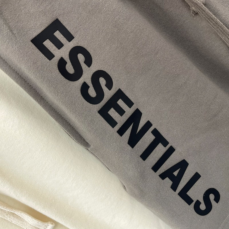 Graues Essentials Sweatshirt, Baumwolle, lässig, Streetwear, Mode, Nahaufnahme, Textildesign.