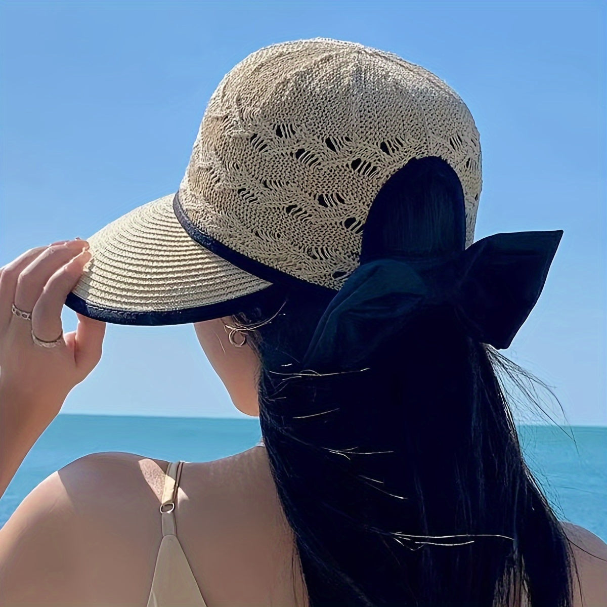 Flätad sommarhatt med sladdetalj – Norah