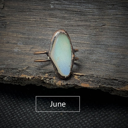 Opalring mit grünem Stein, handgefertigt, Vintage-Stil, Schmuck für Damen, Juni-Geburtsstein.
