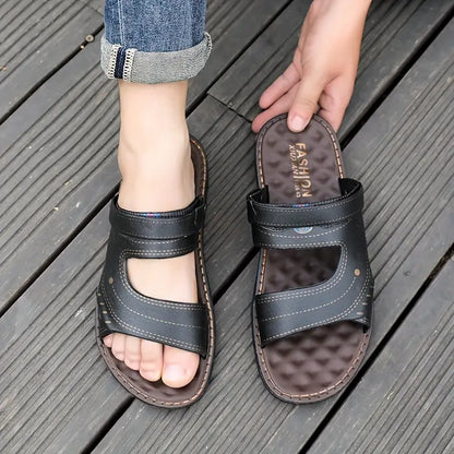 Stiliga herrsandaler med klackremmar – Strider