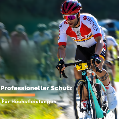 Radsportler mit Sonnenbrille und Helm auf Rennrad, professionelle Sportbekleidung, Outdoor-Rennen.