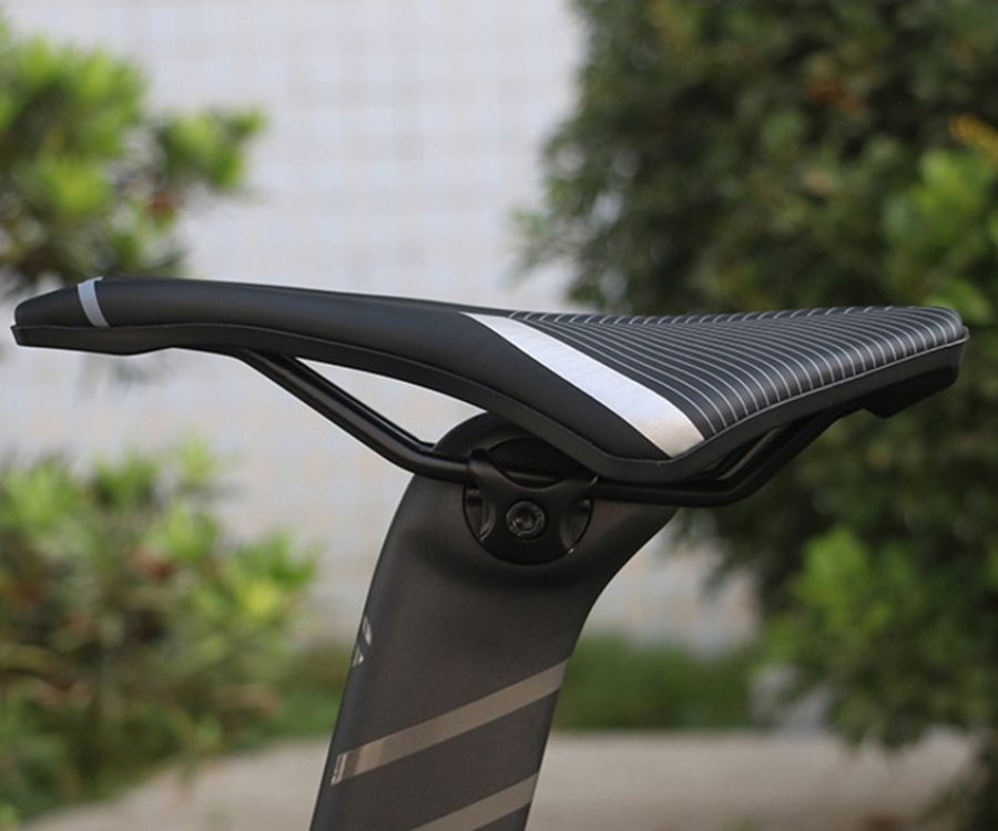 Schwarzer Fahrradsattel aus Carbon, ergonomisch, leicht, für Rennräder, Outdoor-Cycling.