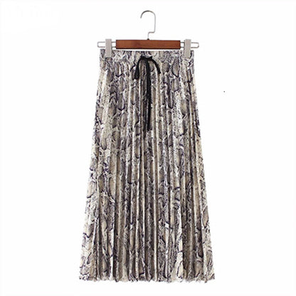 Schlangerprint Faltenrock, beige-grau, Damenmode, elegant, knielang, mit schwarzem Band.