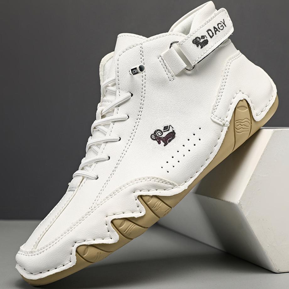 Weiße High-Top-Sneaker aus Leder mit Klettverschluss und beige Sohle, modisch und bequem.