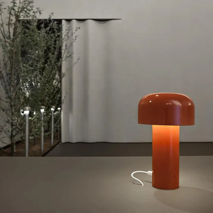 Rote Tischlampe aus Metall, modernes Design, Innenbeleuchtung, minimalistisch, skandinavisch.