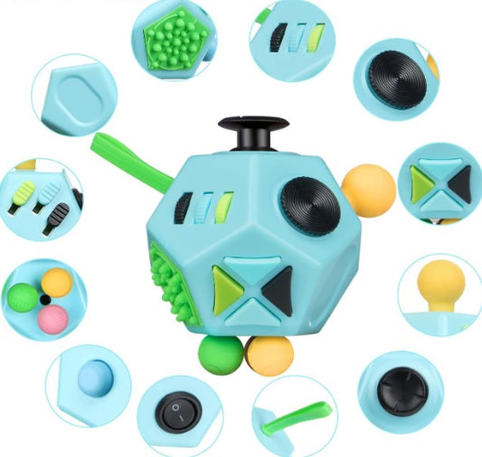 Blauer Fidget-Würfel mit verschiedenen Sensorik-Elementen, Stressabbau, Spielzeug für Erwachsene.