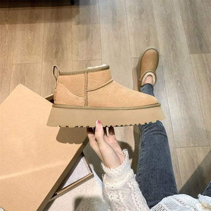 Damen-Winterstiefel aus Wildleder, beige, mit Plateau, warm gefüttert, modisch und bequem.