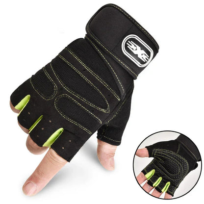 Schwarzer Fitness-Handschuh, fingerlos, mit grünen Akzenten, für Krafttraining und Gewichtheben.