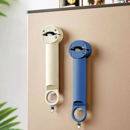 Multifunktionaler Flaschenöffner, beige und blau, an Kühlschrank montiert, einziehbar.