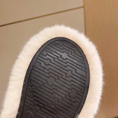 Weiße flauschige Hausschuhe mit rutschfester Sohle, gemütlich, warm, Damenmode.