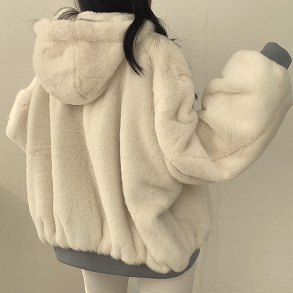 Damen Kunstpelzjacke, beige, mit Kapuze, Wintermode, warm, elegant, lässig, modisch.